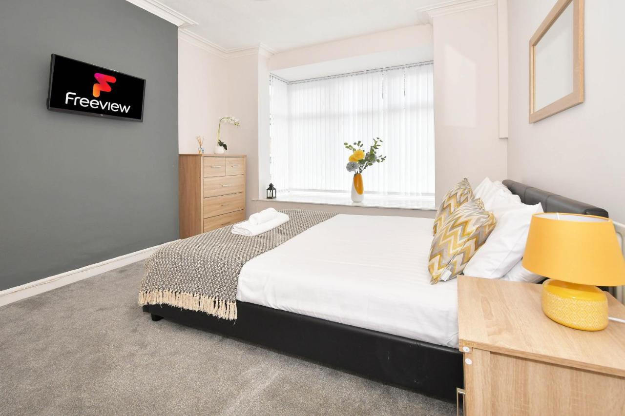 Wistaston House By Yourstays 5 Double Bedrooms And 2 Bathrooms, Great For Groups! Book Now! Крю Екстериор снимка