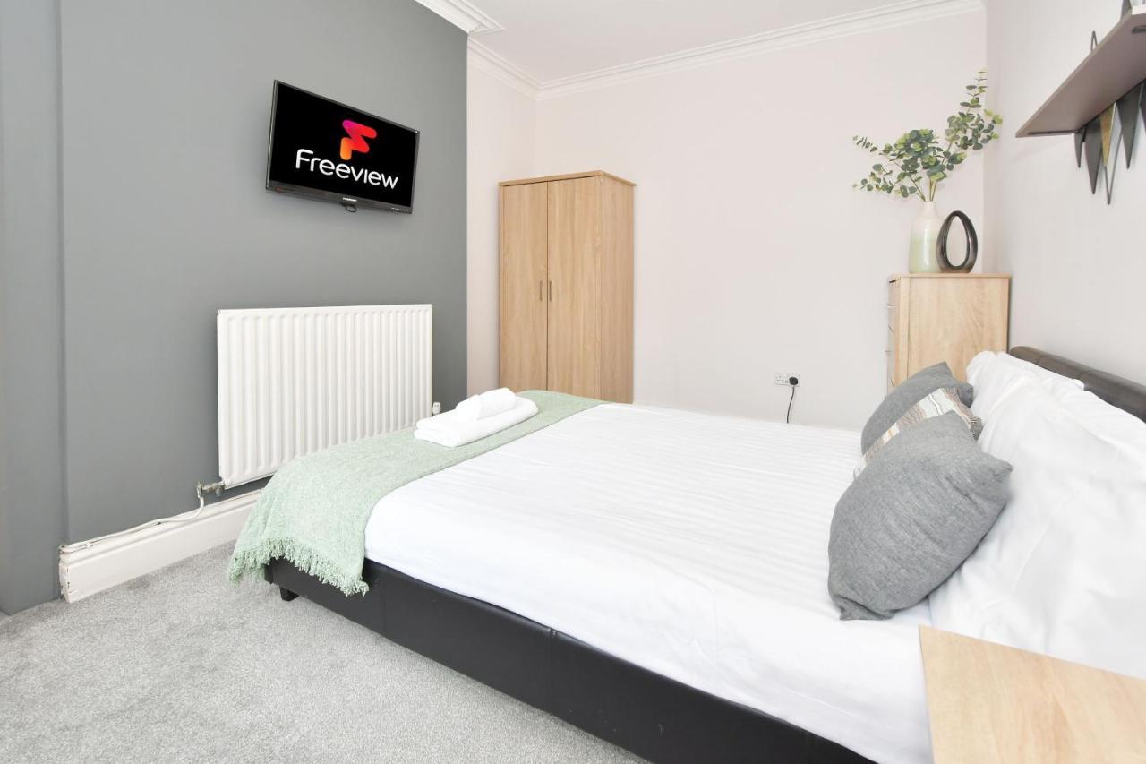 Wistaston House By Yourstays 5 Double Bedrooms And 2 Bathrooms, Great For Groups! Book Now! Крю Екстериор снимка