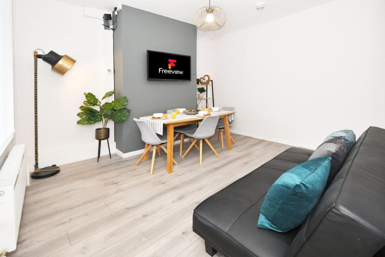 Wistaston House By Yourstays 5 Double Bedrooms And 2 Bathrooms, Great For Groups! Book Now! Крю Екстериор снимка