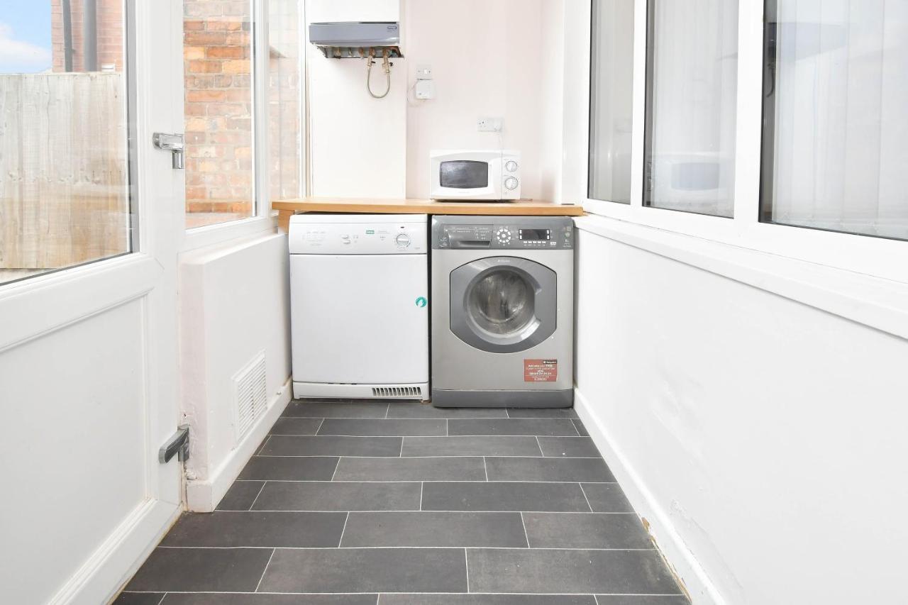 Wistaston House By Yourstays 5 Double Bedrooms And 2 Bathrooms, Great For Groups! Book Now! Крю Екстериор снимка