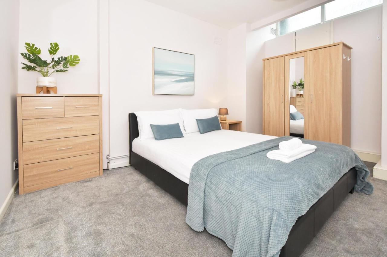 Wistaston House By Yourstays 5 Double Bedrooms And 2 Bathrooms, Great For Groups! Book Now! Крю Екстериор снимка