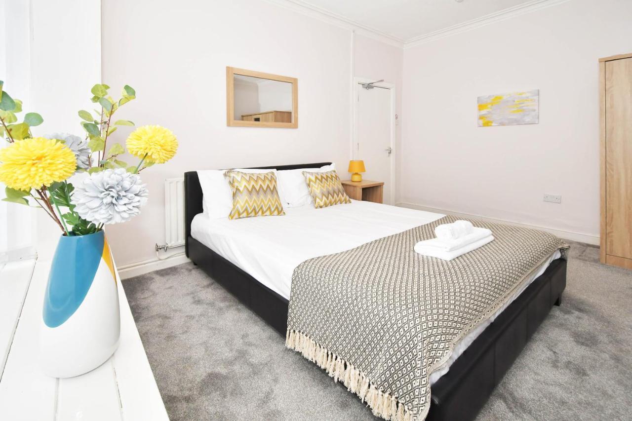 Wistaston House By Yourstays 5 Double Bedrooms And 2 Bathrooms, Great For Groups! Book Now! Крю Екстериор снимка