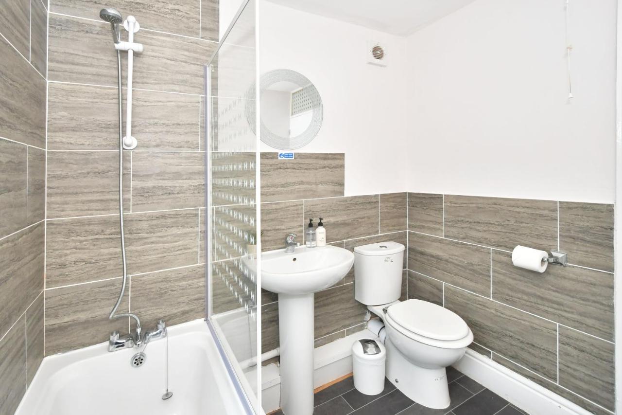 Wistaston House By Yourstays 5 Double Bedrooms And 2 Bathrooms, Great For Groups! Book Now! Крю Екстериор снимка