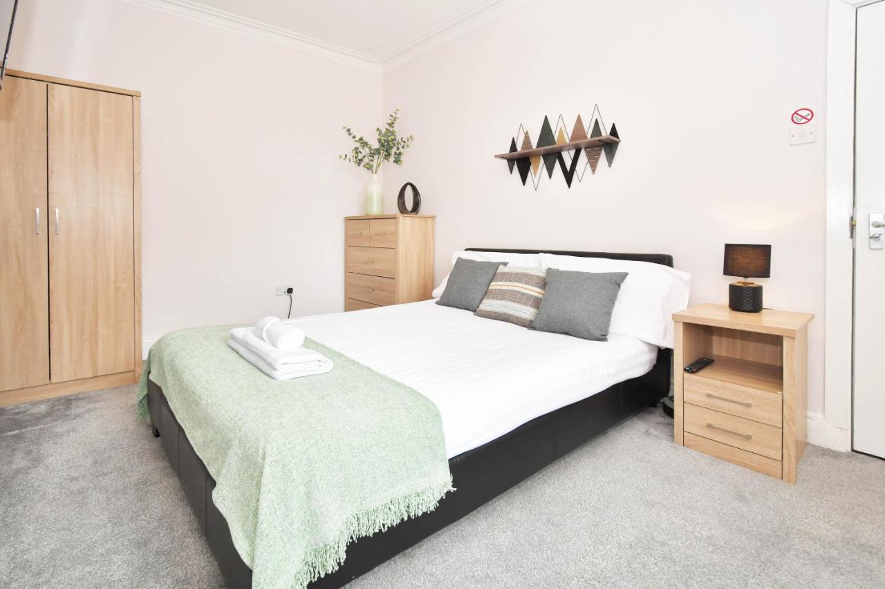 Wistaston House By Yourstays 5 Double Bedrooms And 2 Bathrooms, Great For Groups! Book Now! Крю Екстериор снимка