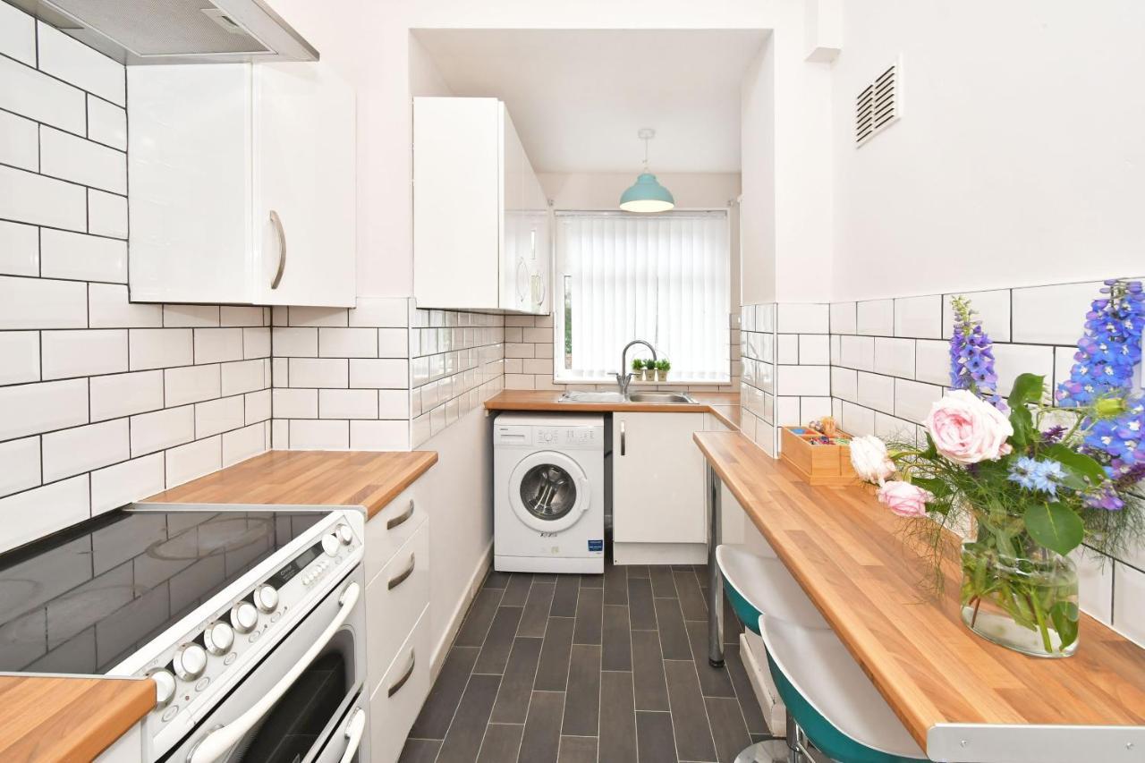 Wistaston House By Yourstays 5 Double Bedrooms And 2 Bathrooms, Great For Groups! Book Now! Крю Екстериор снимка