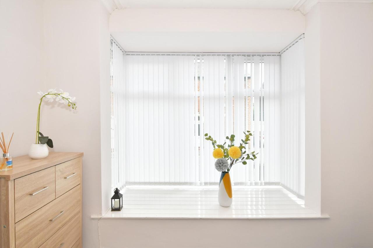 Wistaston House By Yourstays 5 Double Bedrooms And 2 Bathrooms, Great For Groups! Book Now! Крю Екстериор снимка