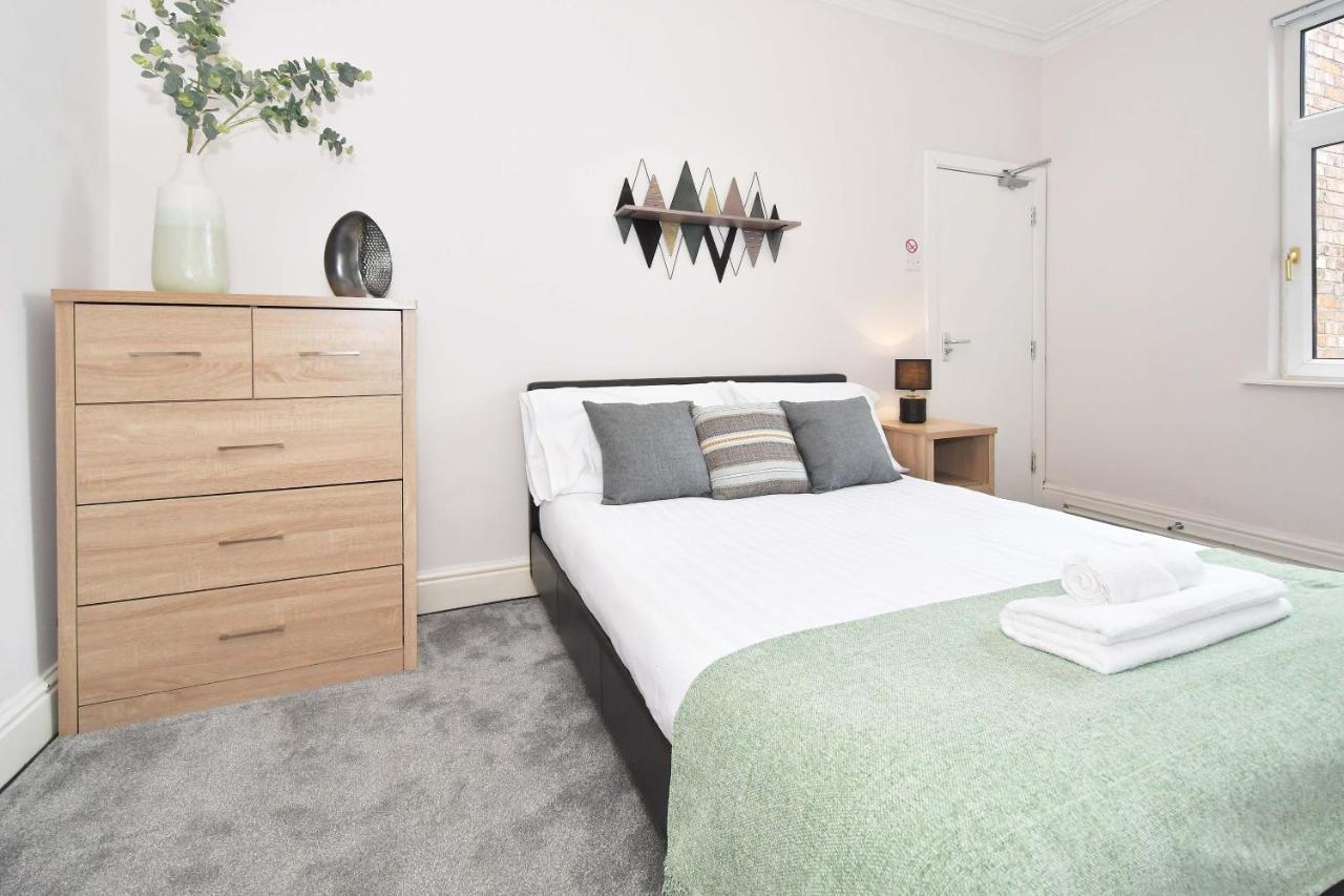 Wistaston House By Yourstays 5 Double Bedrooms And 2 Bathrooms, Great For Groups! Book Now! Крю Екстериор снимка