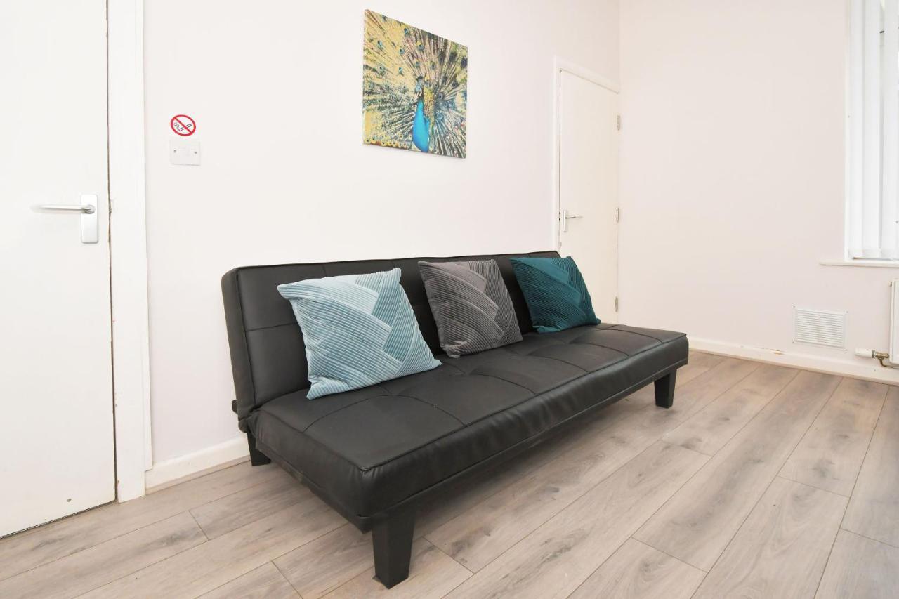 Wistaston House By Yourstays 5 Double Bedrooms And 2 Bathrooms, Great For Groups! Book Now! Крю Екстериор снимка
